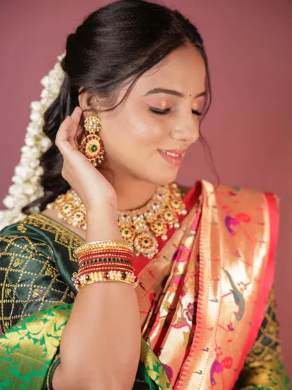 A simple makeup demo for students, featuring a classic Paithani saree.