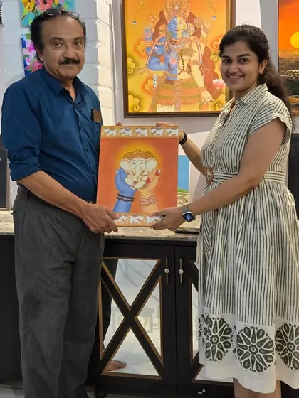 A beautiful Ganesha painting by artist Anjana is sold to a happy collector during our Vernissage exhibition. We celebrate every connection made through art.