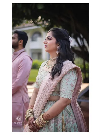 Reshma looking beautiful at her engagement in Goa. Her makeup is soft and romantic, with a gentle pink lip and defined eyes that complement her pastel lehenga.