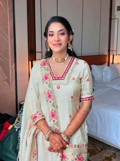 A close up of her Mehendi look. The skin is clean and fresh, and the eyes are softly defined.