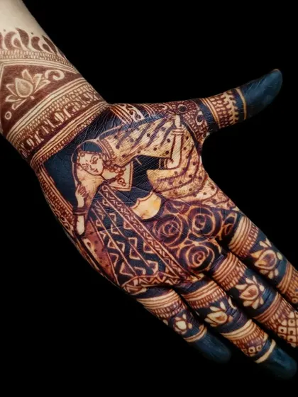 The same bridal figure design with the henna paste still on, showing the contrast and shading techniques used.