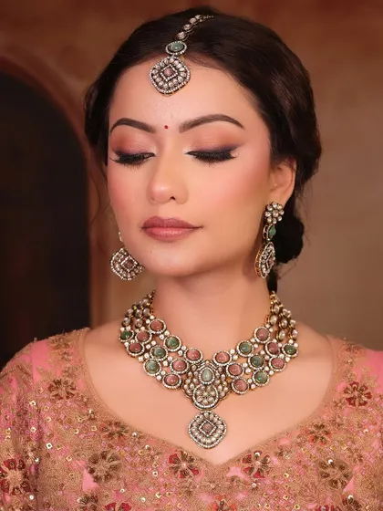 A look at the soft, blended eyeshadow. I use multiple shades to create depth and dimension, ensuring the colors transition smoothly for a professional and polished look.