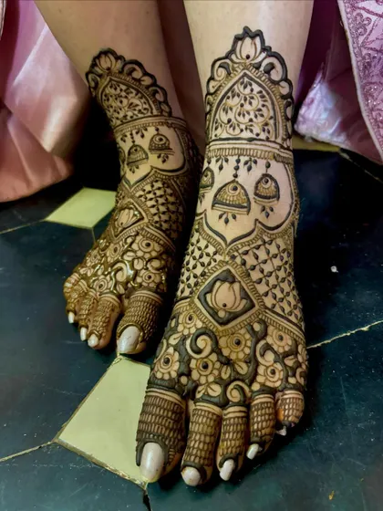 An angled view, showing how the design beautifully adorns the feet.