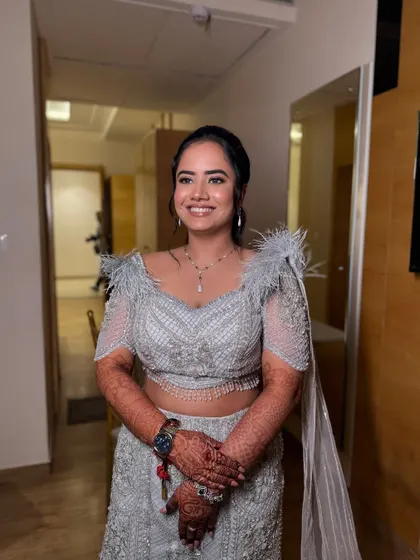 Yashi is glowing and ready to slay her engagement look. We chose a soft, shimmery eye and a clean base to complement her beautiful feather-detailed lehenga.