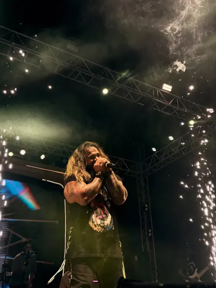 The frontman lost in the music, with cold pyros blasting in the background. This is the kind of high-impact moment we create at our festival shows.
