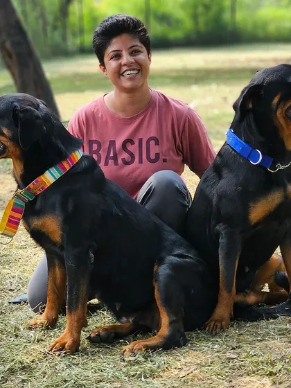 It’s a special feeling when two beautiful Rottweilers trust you enough to offer you their bum for a scratch! Meet Myra and her daughter Bella, two dogs with amazing temperaments that I had the pleasure of working with.