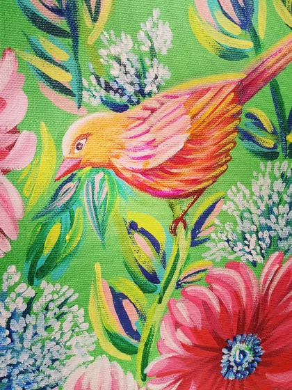 Here you can see the fine details of the bird, with its multi-toned feathers, nestled among the leaves. Capturing these small elements is what gives the painting its character.