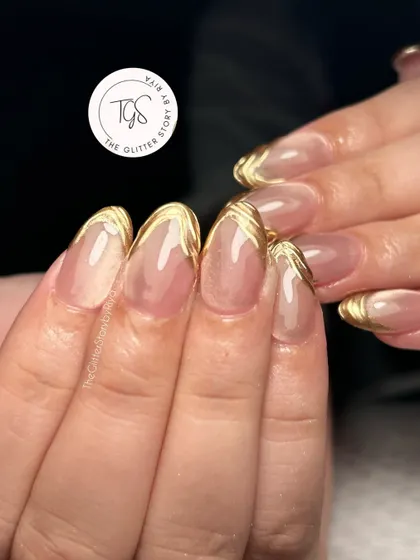 A full set of the textured gold chrome French tips, an elegant and modern choice for Diwali or any celebration.