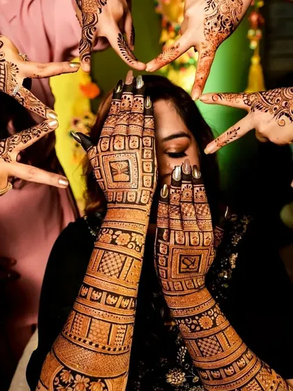 A fun shot with the bride and her bridesmaids! I love doing mehndi for the whole wedding party.