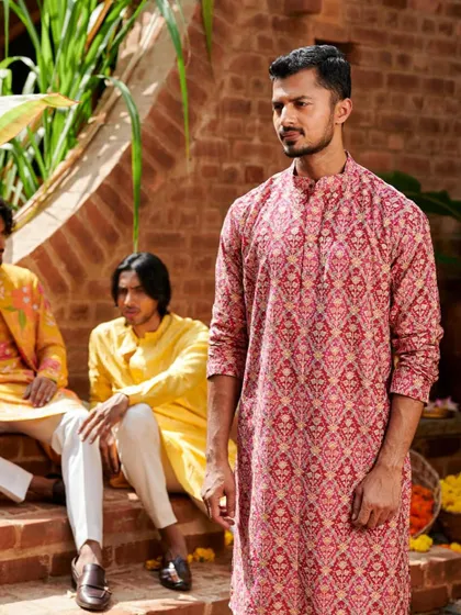 A different angle of the Hanger Bangalore kurta, showing how I can convey different moods, from direct and engaging to thoughtful and distant.
