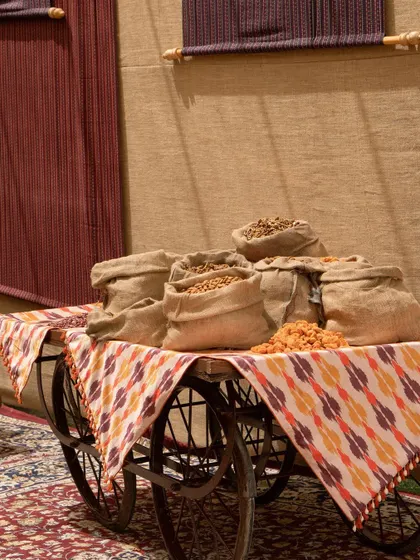 A rustic cart, draped with an Ikat-print cloth and filled with sacks of grains, added to the charm of the market-themed Haldi.