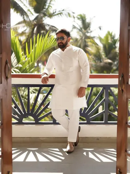 You can’t go wrong with neutral tones, even for ethnic wear. This crisp, all-white kurta set offers a look of timeless elegance, perfect for any celebration.