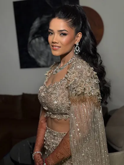 A happy and confident smile from my bridal muse. The luminous makeup on her dusky skin looks absolutely stunning, proving that glow is for everyone.