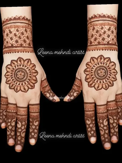 A simple yet striking mandala design. The clean, symmetrical pattern on the palm is perfect for someone who wants a classic and elegant look for a festival or party.