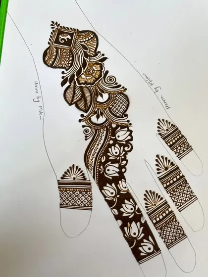This is a close up of the Arabic floral and paisley design I demonstrated for my class. We focus on clean lines and shading techniques.