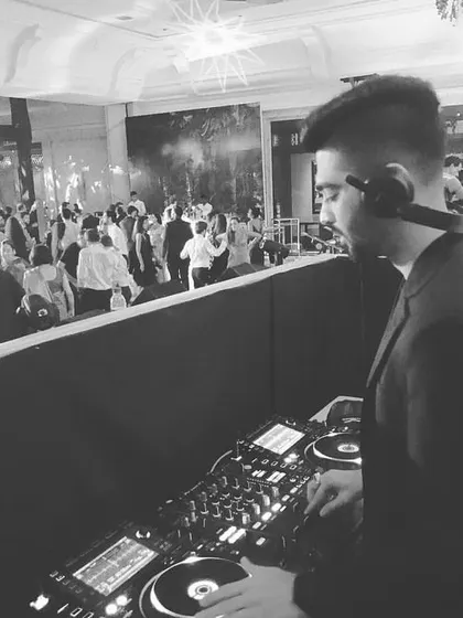 A black and white shot capturing the classic elegance of a Goa wedding reception. Even in a relaxed setting, the party can be epic.