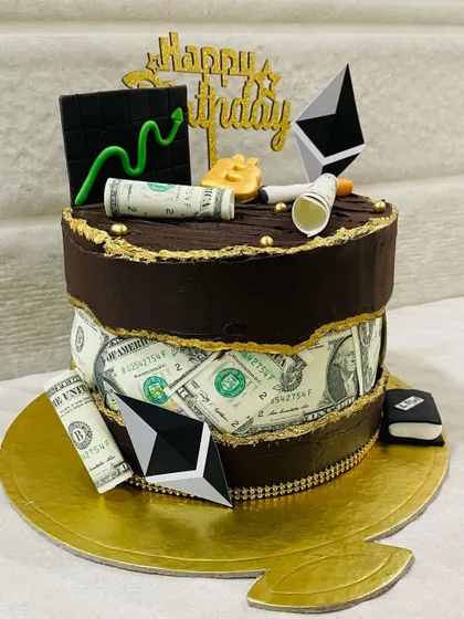 A full shot of the two-tiered crypto enthusiast's dream cake.