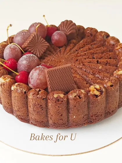 Another view of the whole wheat Bundt cake, showing how the combination of fresh fruit and chocolate pieces creates a delightful and inviting topping.