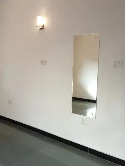 A simple and clean room with off-white walls. Even in minimalist spaces, a professional paint job makes a significant difference in the overall finish.