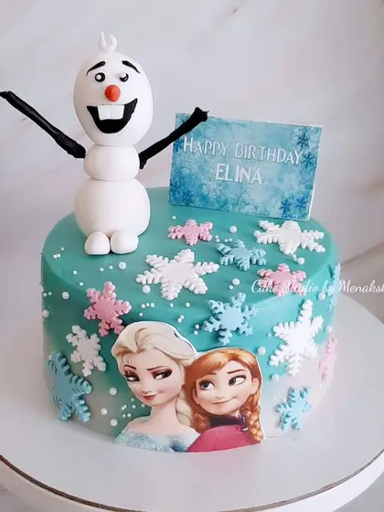 A magical Frozen themed cake featuring a handcrafted Olaf snowman. I used shades of blue and pink with delicate snowflakes to create a winter wonderland for the birthday girl, Elina.
