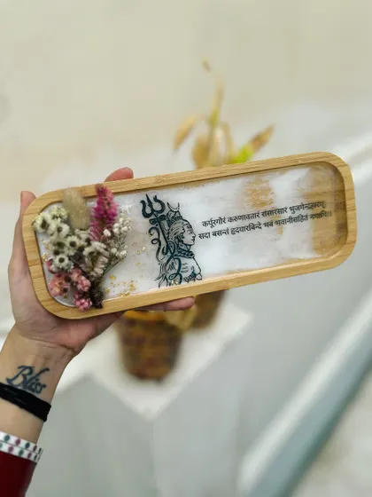 Om Namah Shivay. This wooden tray with a Shivji design and mantra is for those who share my vibe. It's decorated with dried flowers for a natural touch.