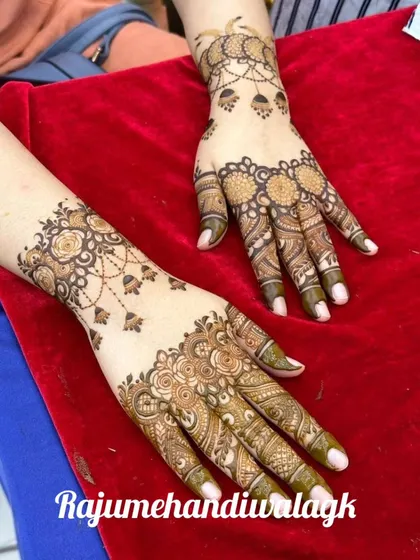 Another example of coordinated guest mehandi. The designs are different but share similar floral and hanging elements, creating a cohesive look for the bridesmaids or family members.