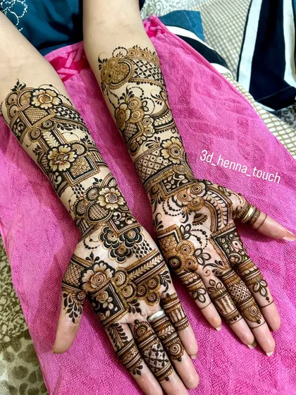 This full-hand design is a great example of our fusion work. It blends geometric grids with bold floral patterns, creating a rich and textured look that covers the hands beautifully.