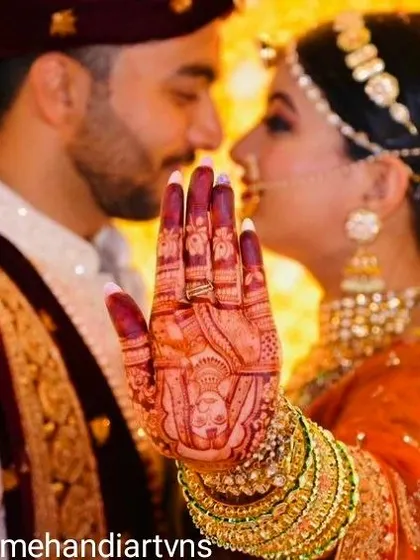 A perfect wedding day photo capturing the rich, dark stain of the bridal mehandi. This is the result of using high quality natural henna and proper aftercare, which I always guide my clients on.