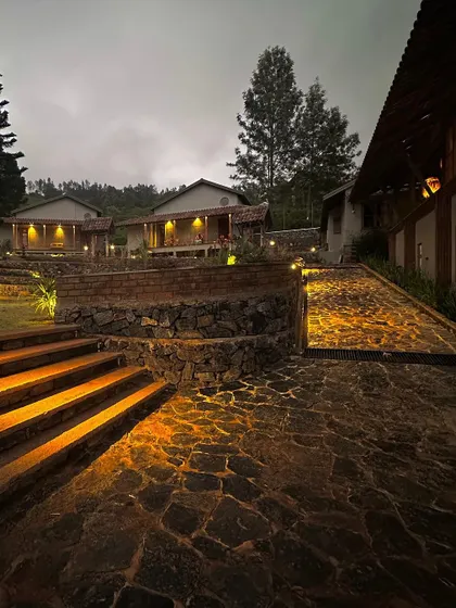 The stone pathways of TARA resort illuminated at night. The lighting design is subtle, enhancing the texture of the materials and creating a safe, magical ambiance after dark.