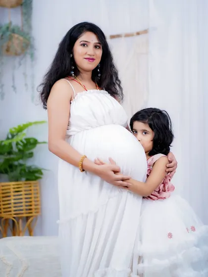 A heartwarming moment between a mother and daughter during a maternity shoot. I created a soft, natural makeup look for the mom-to-be to match the gentle, airy theme of the shoot.