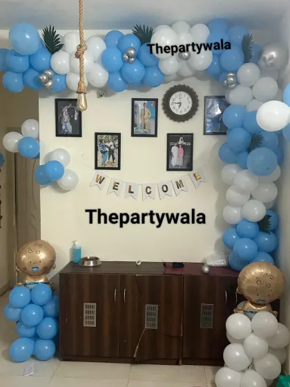A simple 'Welcome' balloon arch in blue and white, perfect for celebrating a new baby's arrival at home.