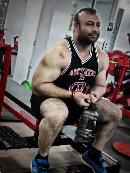 A moment of quiet confidence in the gym.