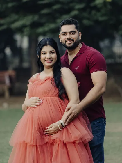 A classic portrait of the happy couple. She looks absolutely beautiful in the tiered tulle gown, a perfect choice for her maternity shoot.