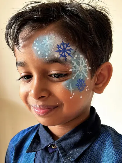 Another take on the snowflake theme, using stencils for a crisp, clean look. There are so many ways to create winter magic.