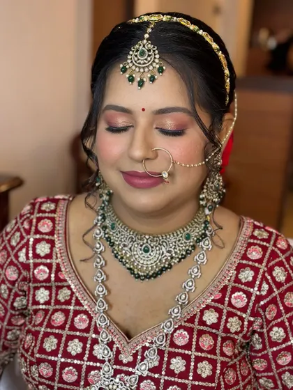 Another angle of this beautiful Gujarati bridal makeup, highlighting the flawless skin and eye detail.