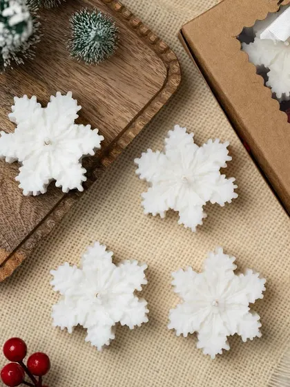 Let it snow! These delicate snowflake-shaped floating candles are perfect for adding a touch of winter wonder to your decor. They come in a set of four, ready for gifting.