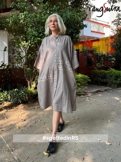 Ipshita beautifully styled our anti-fit dress from the Bagh collection, featuring monochromatic Soof hand embroidery. We love how she’s made it her own with effortless charm.
