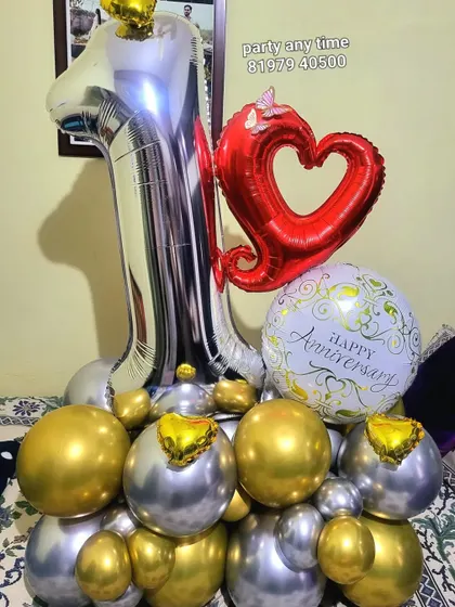 A first anniversary balloon bouquet with a large number '1' and a heart-shaped foil balloon.
