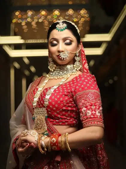 A close up of a flawless bridal look. The eyeshadow is blended to perfection, and the skin has a beautiful, healthy glow. This is the result of careful technique and high quality products.