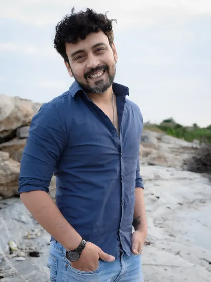 A candid, happy self-portrait. This is the genuine smile you’ll get when we create something amazing together.