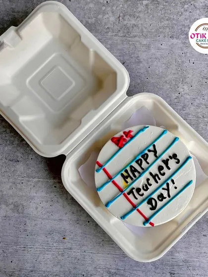 Our popular notebook-themed bento cake for Teacher's Day, a creative and delicious way to say thank you.