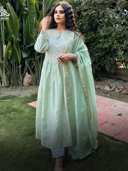 The full look, showing how simple, elegant makeup can perfectly complement a traditional Indian outfit for a polished and graceful appearance.