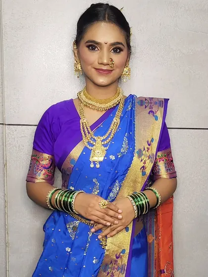 A simple and elegant portrait for Gudi Padwa, with a smile that shows her confidence.