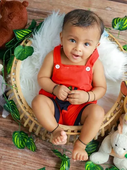 A wild and fun jungle theme for a six-month milestone. Surrounded by his favorite stuffed animals, this little explorer is ready for an adventure.