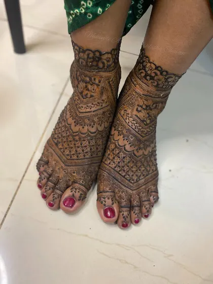 A full-coverage bridal feet design with intricate patterns. The design is dense and beautiful, perfect for a bride who wants a traditional look.