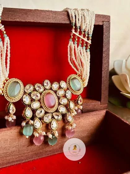 A stunning Kundan choker with pastel pink and sea-green stones. This is a very modern and chic piece, perfect for a daytime wedding or a sangeet ceremony.