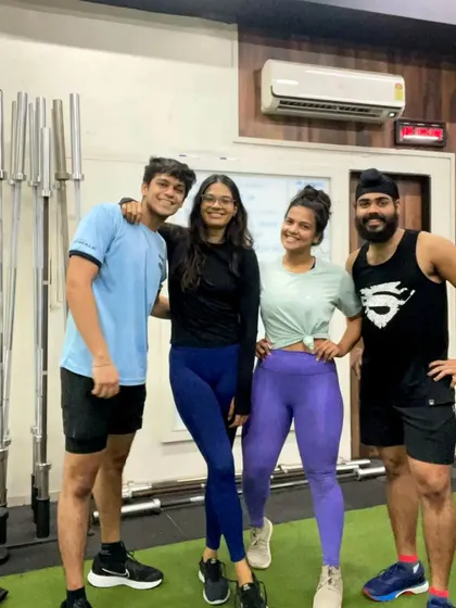 A group photo after a tough HIIT test. The smiles and support after a shared challenge are what make group fitness so powerful.