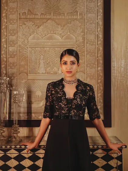 A closer look at Amaal's beautiful black lace top and trousers by Shahab Durazi. Her look perfectly complements Dulquer's.