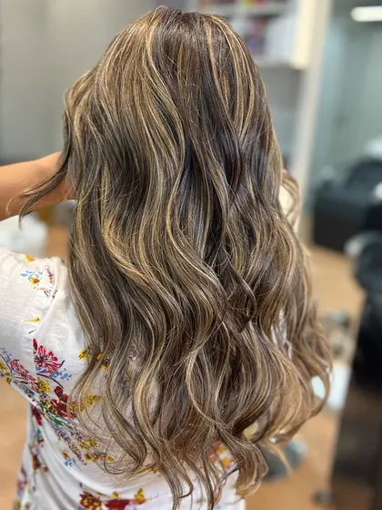 Gracing your feed with this beautiful beige blonde. It's a sophisticated and cool-toned blonde that is always in style.