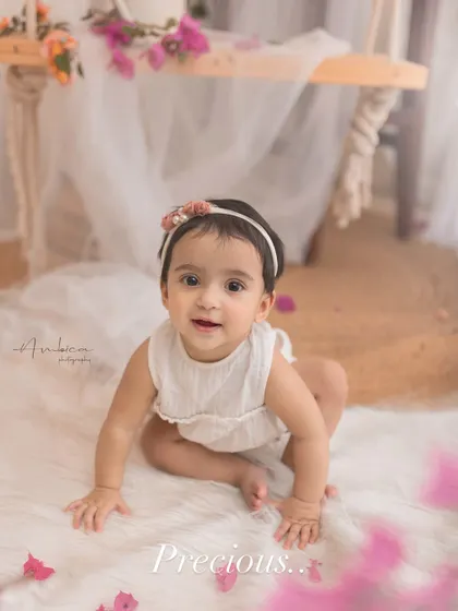 A precious crawling baby in our bougainvillea-themed studio setup. Her happy expression and the vibrant flowers create a joyful and beautiful image.